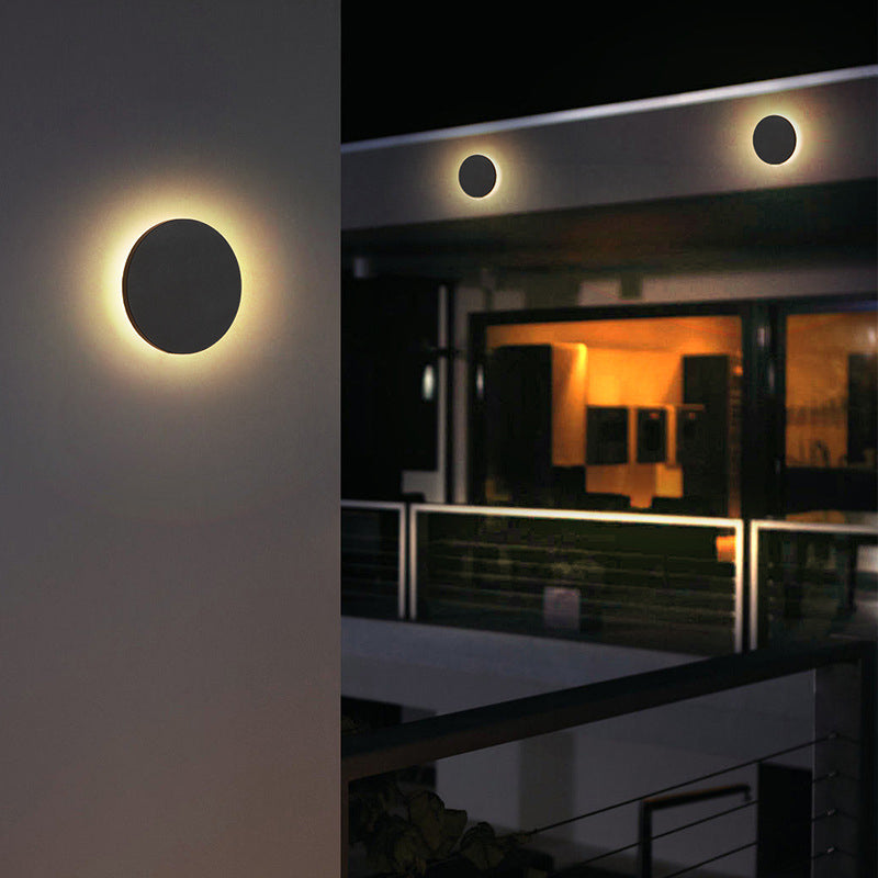 Minimalist round and square outdoor LED wall light by BROKLEN – view 6