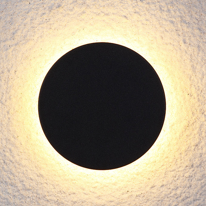 Minimalist round and square outdoor LED wall light by BROKLEN – view 8