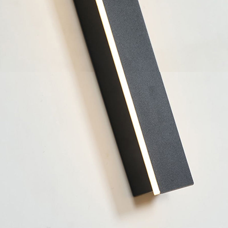 Architectural black vertical linear LED wall light by BROKLEN – view 12