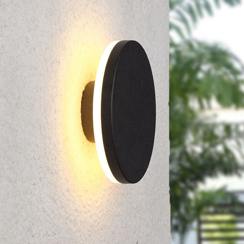 Minimalist round and square outdoor LED wall light by BROKLEN – view 9