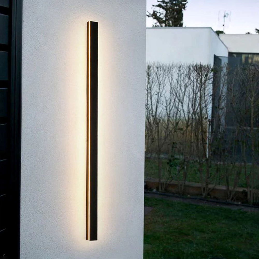 Architectural black vertical linear LED wall light by BROKLEN – view 21
