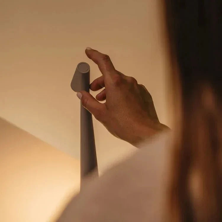 Minimalist beam LED table lamp – rechargeable cordless lamp by BROKLEN – view 15