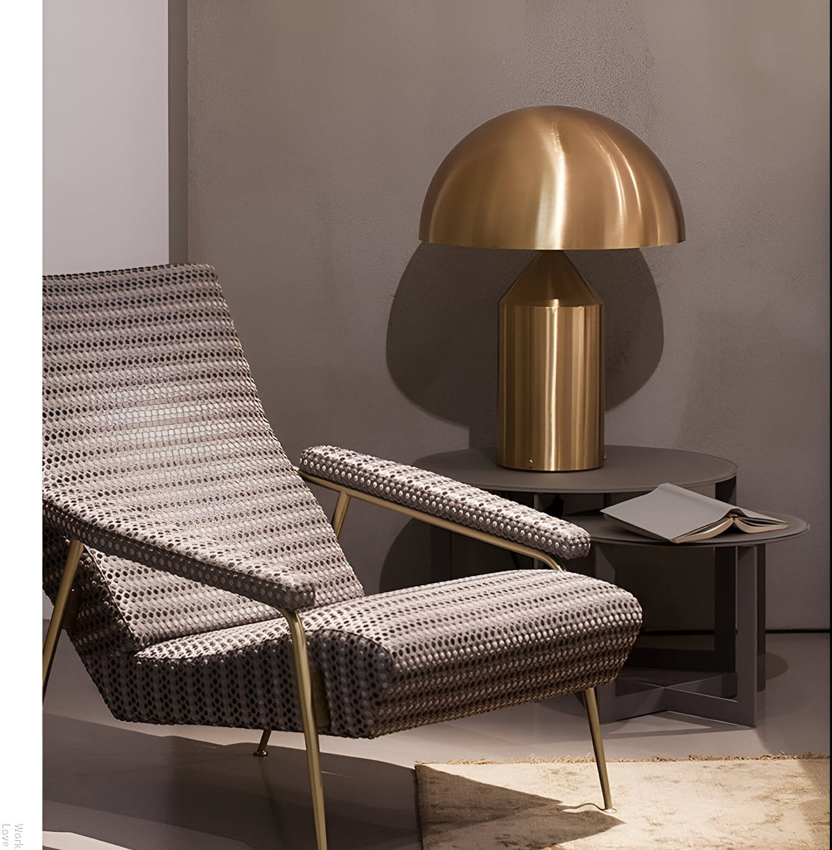 Nordic sculptural table lamp in gold and black by BROKLEN – view 9