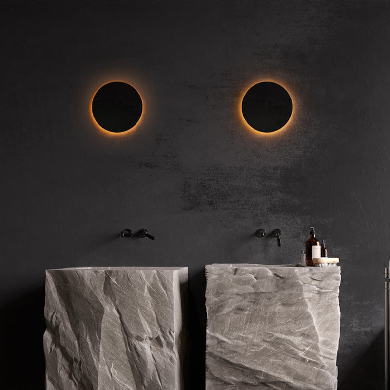 Minimalist round and square outdoor LED wall light by BROKLEN – view 3