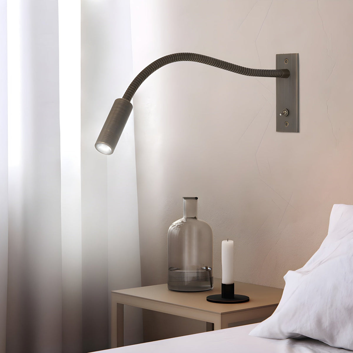 Flexible gooseneck LED reading wall light by BROKLEN – view 4