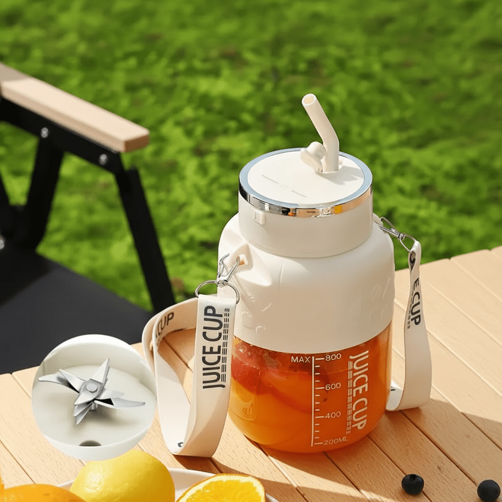 Portable USB rechargeable smoothie blender with 800ml jug by BROKLEN – view 2