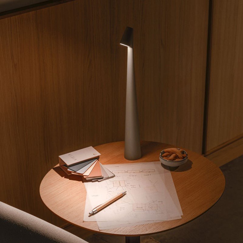 Minimalist beam LED table lamp – rechargeable cordless lamp by BROKLEN – view 19