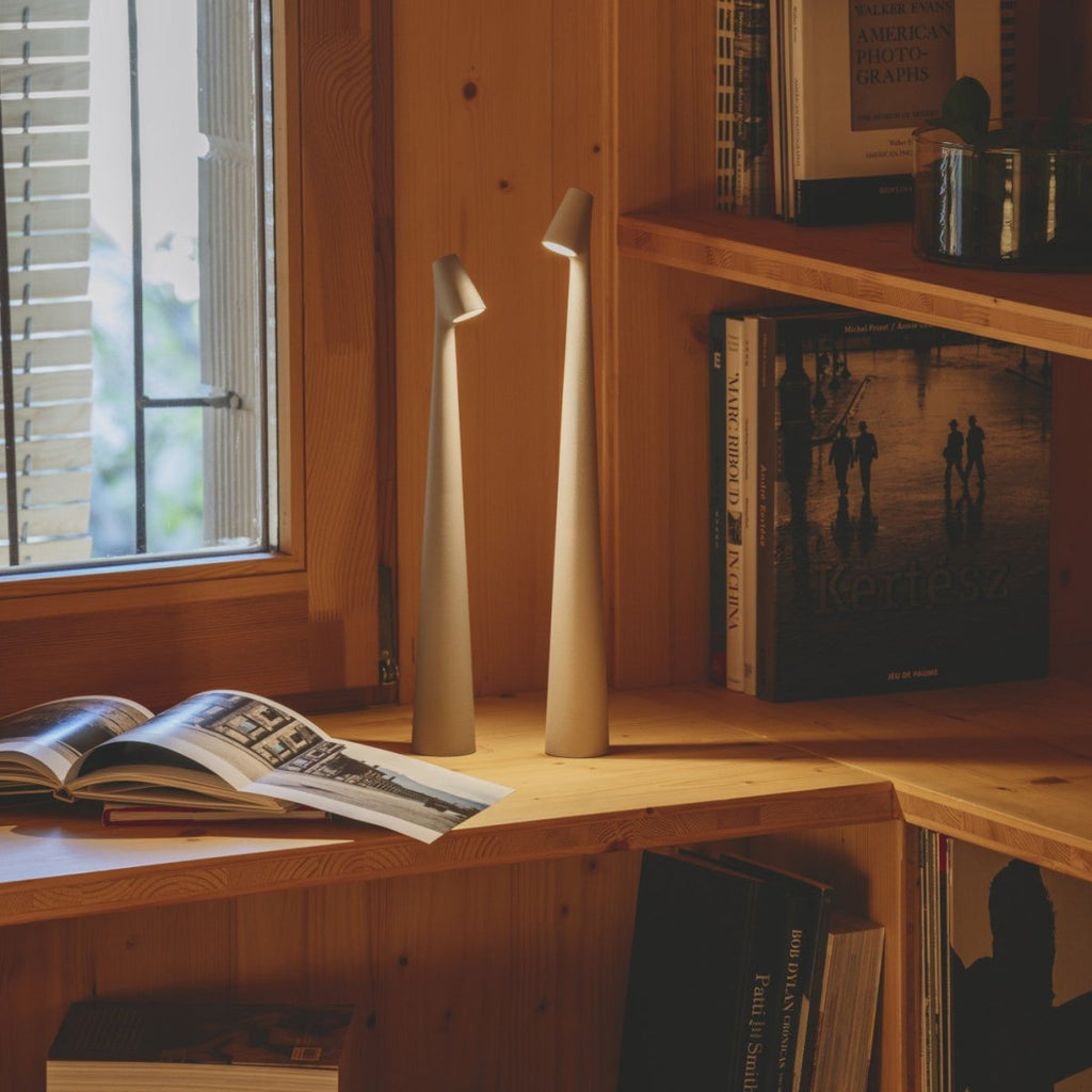 Minimalist beam LED table lamp – rechargeable cordless lamp by BROKLEN – view 10