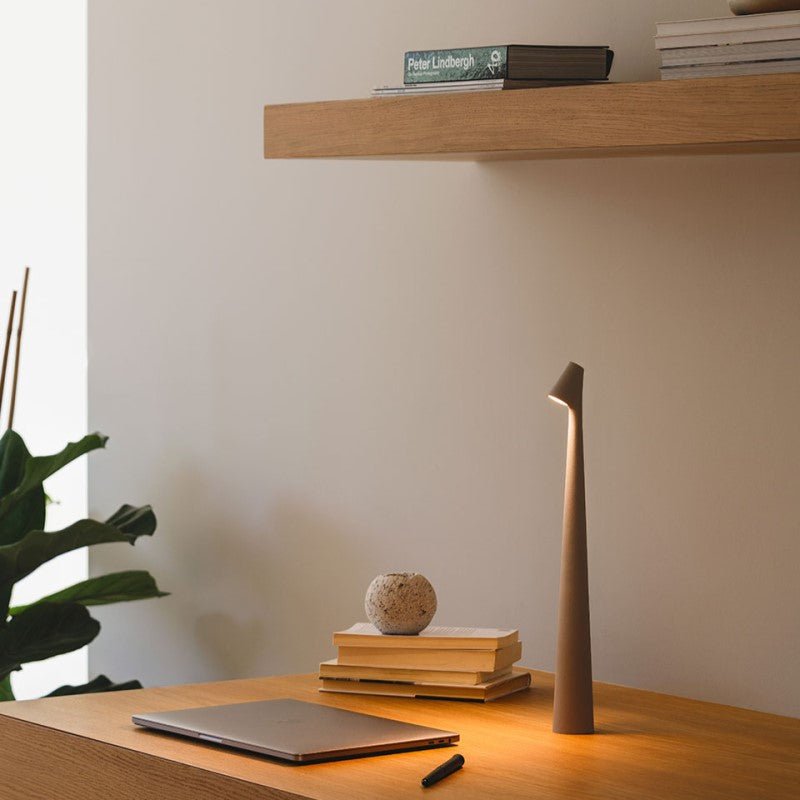 Minimalist beam LED table lamp – rechargeable cordless lamp by BROKLEN – view 6