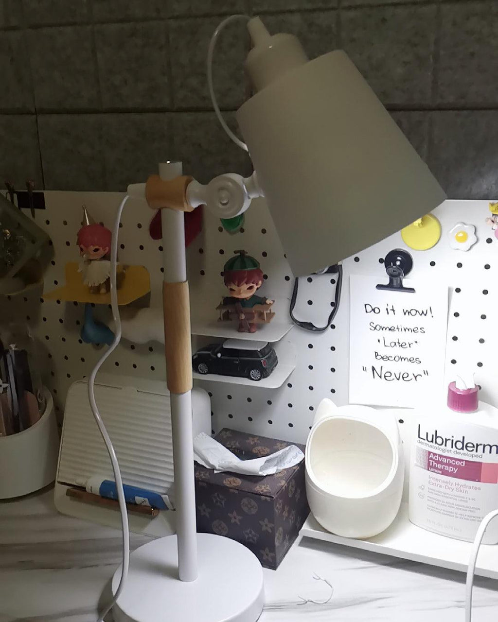 Scandinavian white desk lamp with wood accent by BROKLEN – view 19