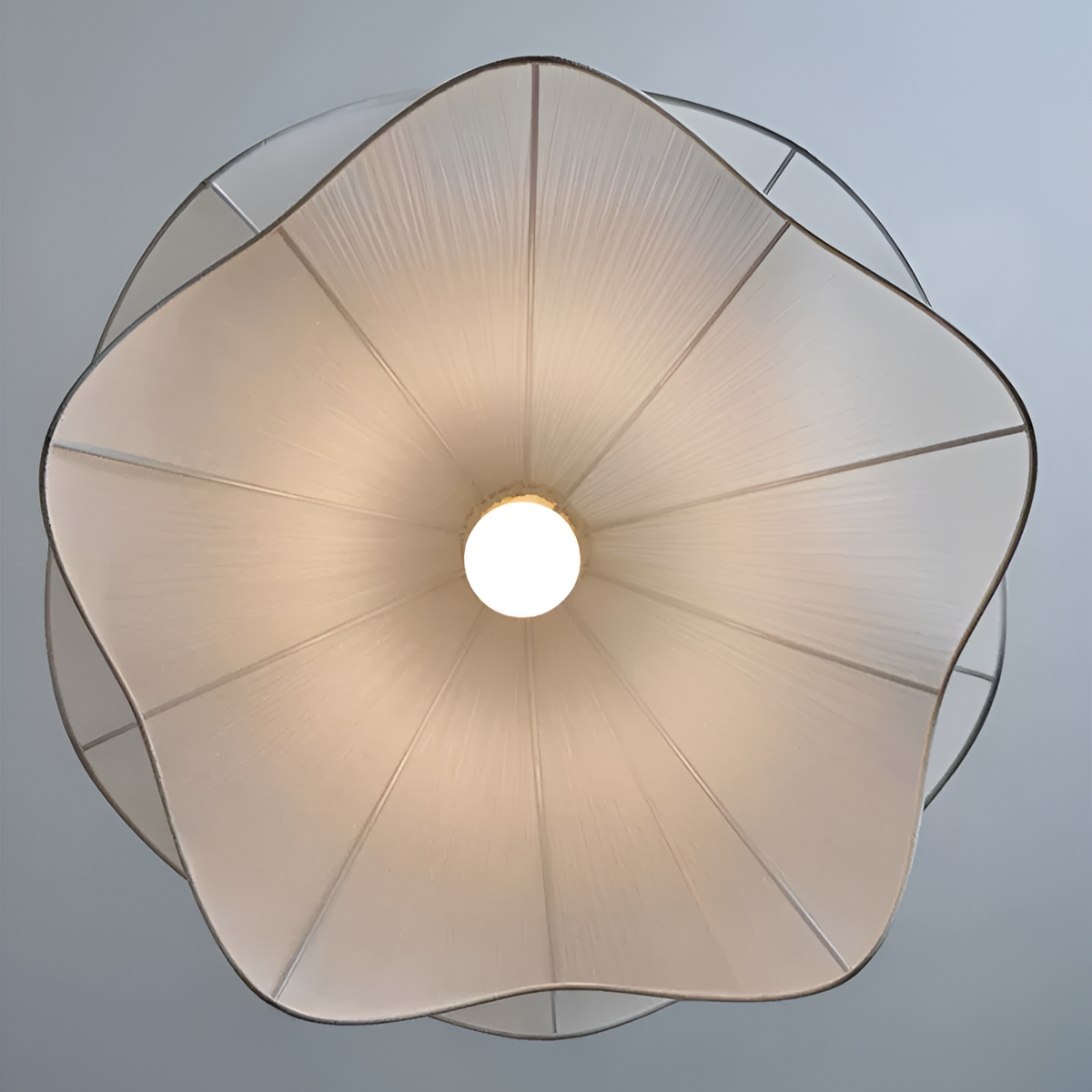 Japandi Wavy Fabric Pendant Light – White Pleated Fabric Ceiling Light