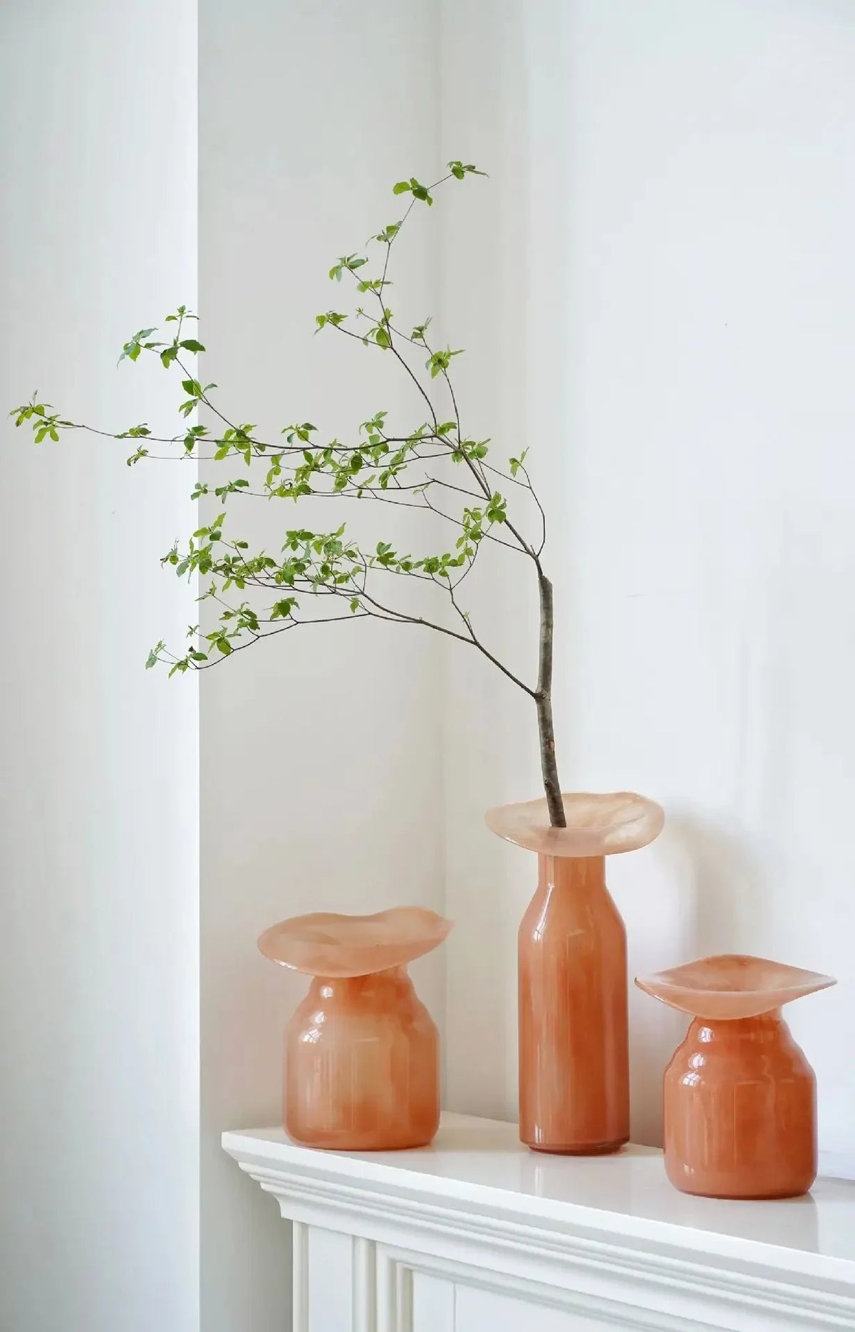 Hand-formed peach glass Christmas vase by BROKLEN – view 5