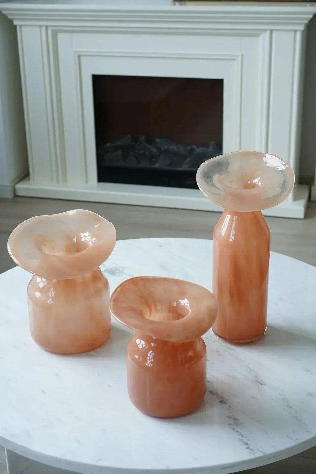 Hand-formed peach glass Christmas vase by BROKLEN – view 6