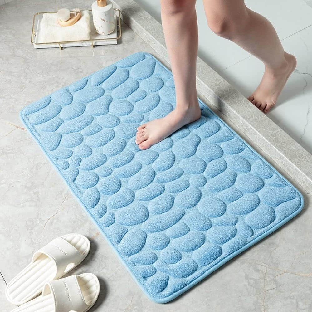 Soft plush microfibre non-slip bath mat by BROKLEN – view 6