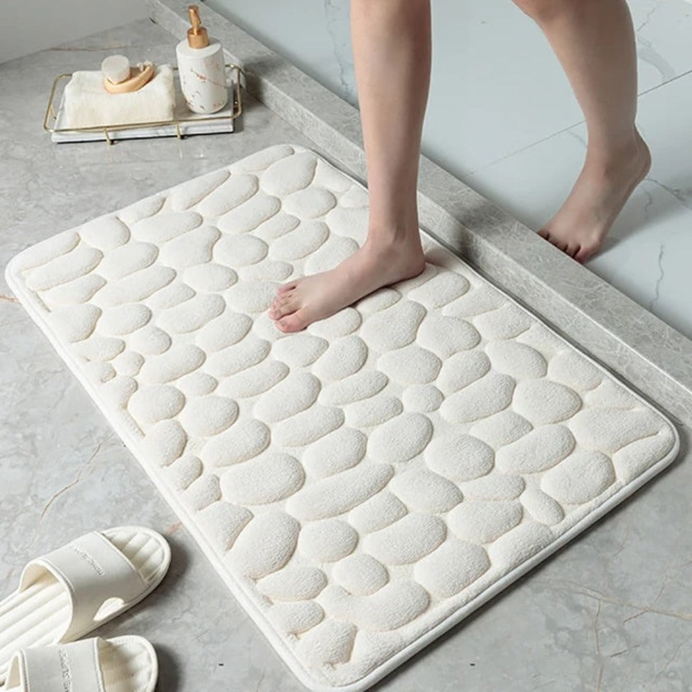 Soft plush microfibre non-slip bath mat by BROKLEN