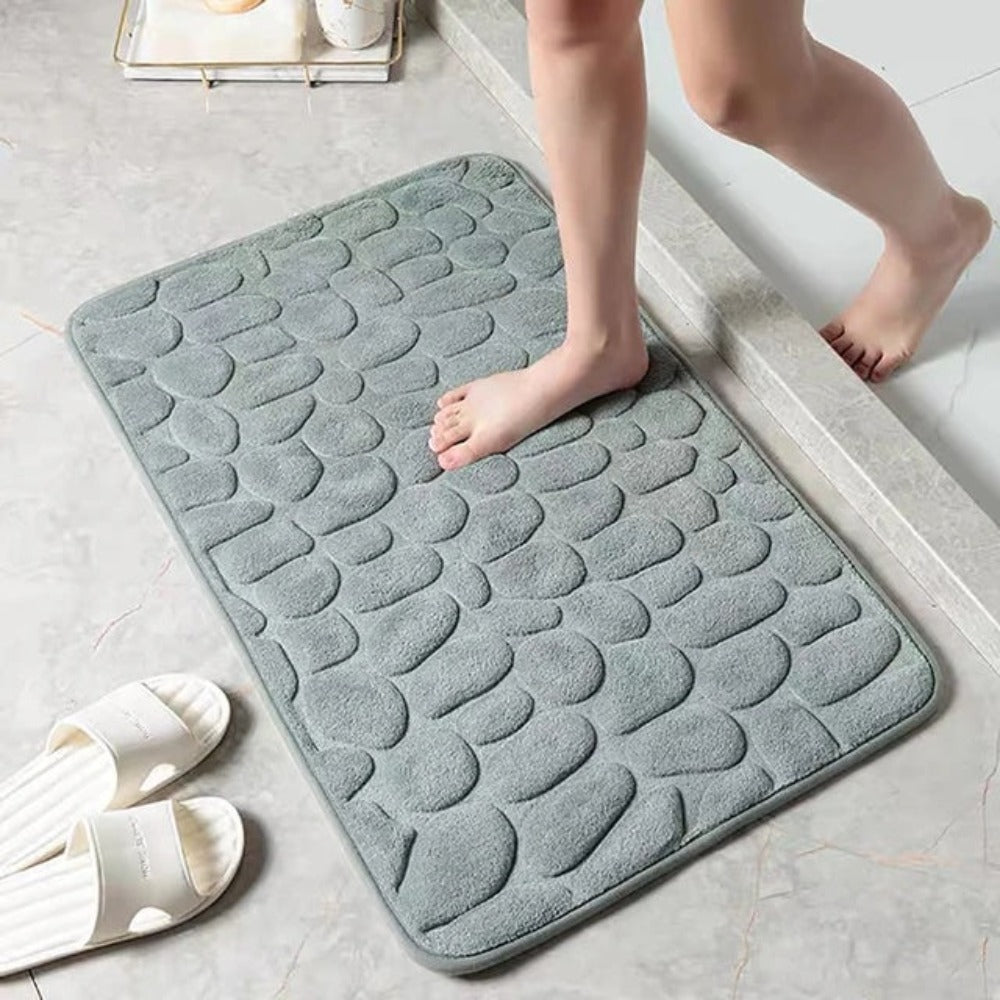 Soft plush microfibre non-slip bath mat by BROKLEN – view 2