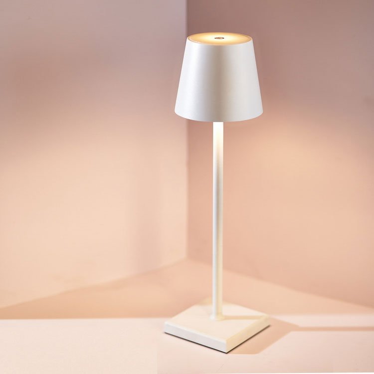 Cordless rechargeable Japandi table lamp in aluminium by BROKLEN – view 8